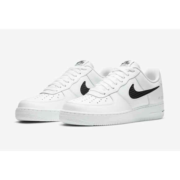 Nike Air Force 1 LowCut Out Swoosh - MENS 8.5 - Picture 2 of 6